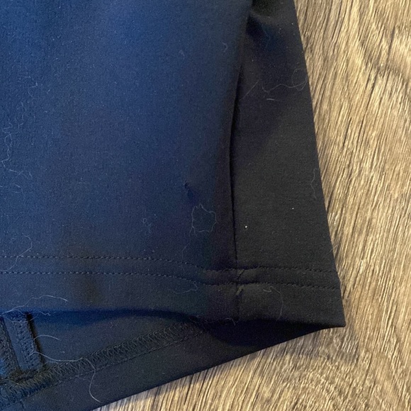 Fabletics cutout crop top, size XS, NWT - Picture 3 of 6